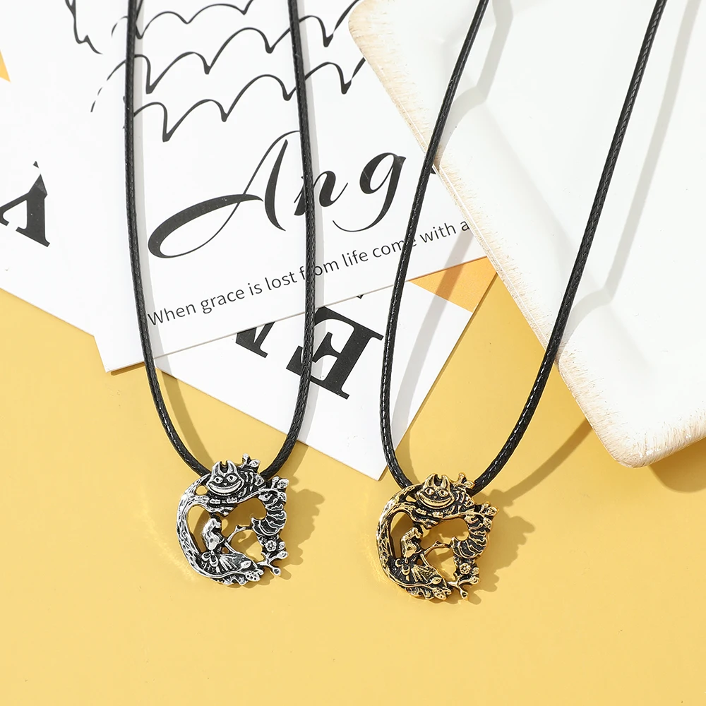 Ожерелье с кулоном Алиса в стране чудес Дисней Элис мечтает путешествовать