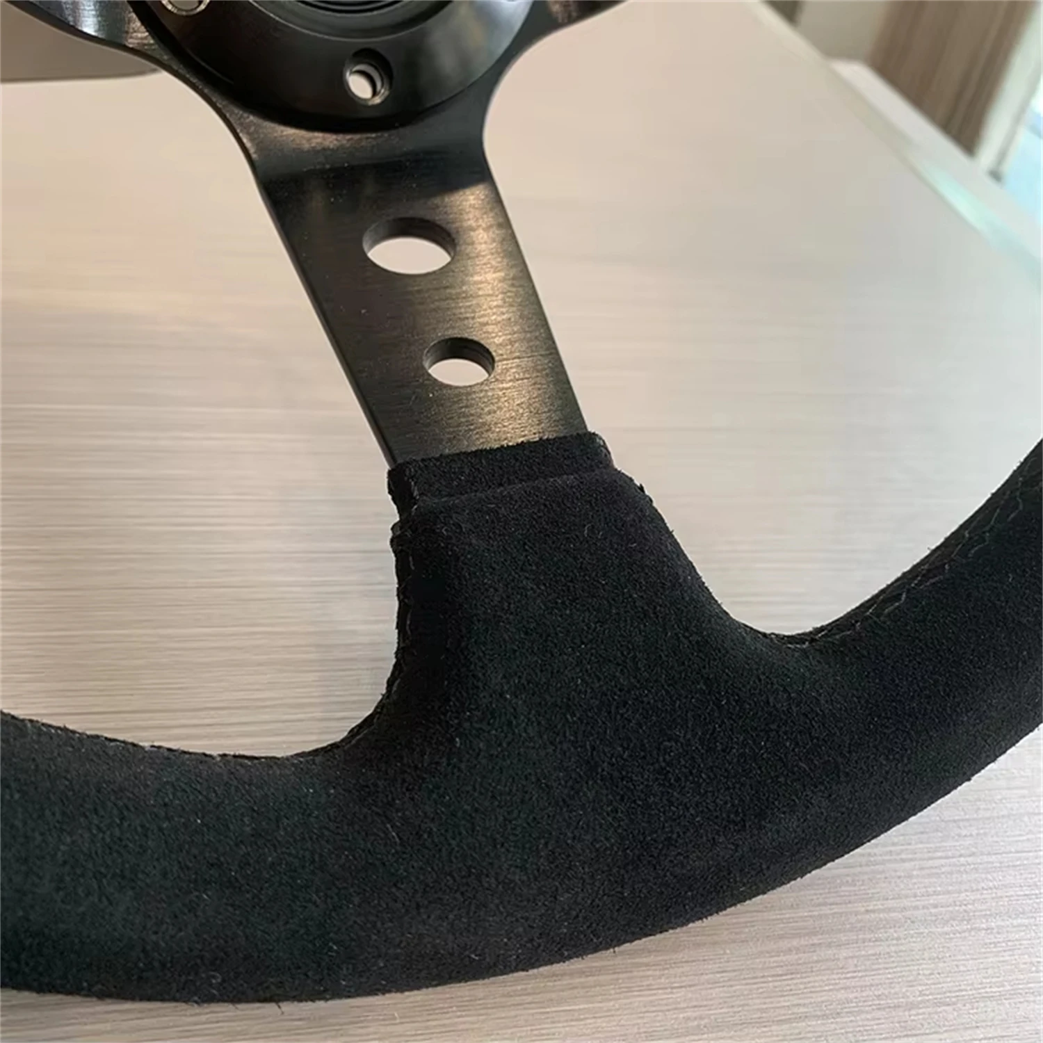 Замшевый руль TIYPEOR 350 мм черный глубина 90