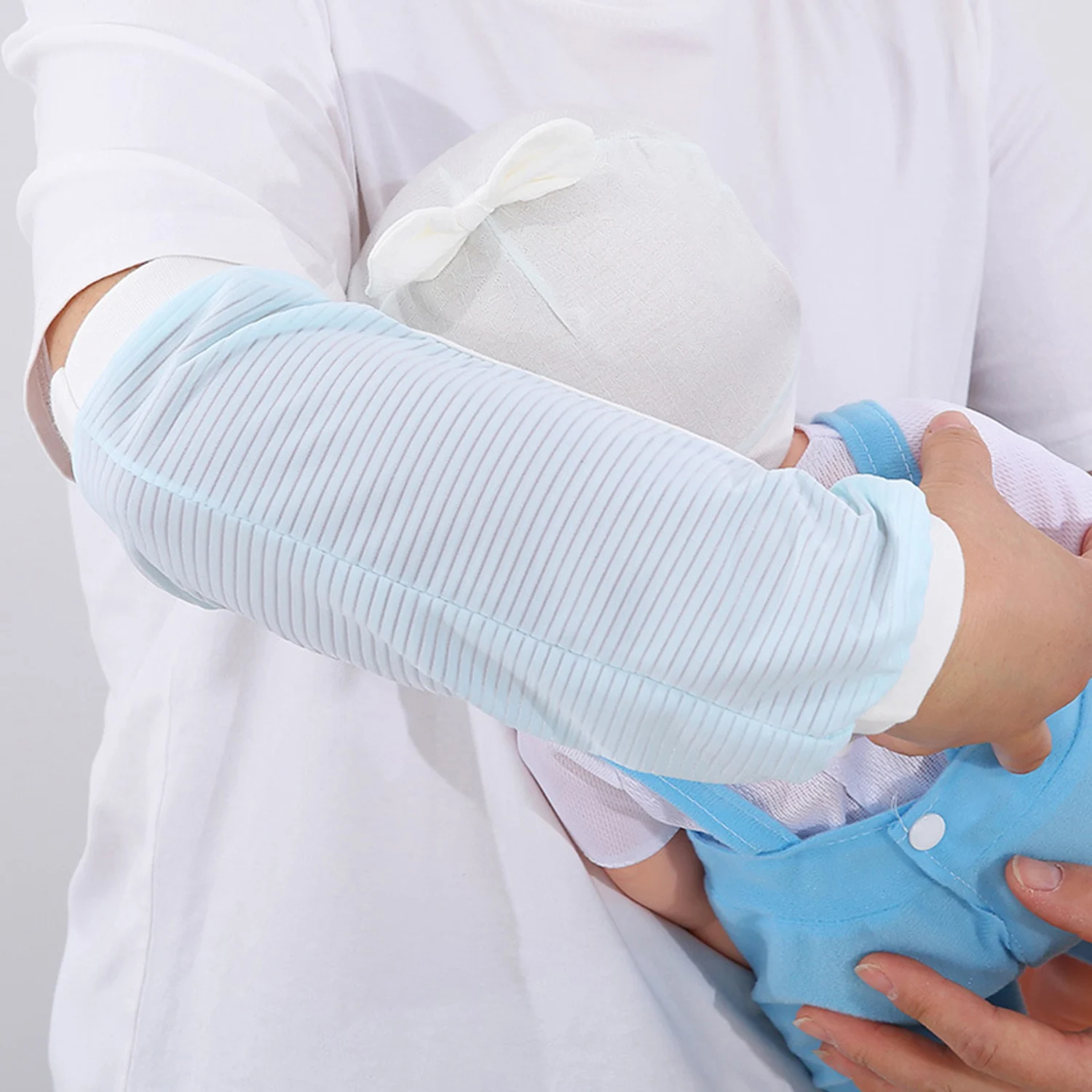 

Baby Pillow Summer Breastfeeding Pillow Ice Sleeve Pillow Holding Baby Arm Cover Breathable Cushion Pad Feeding Sleeve