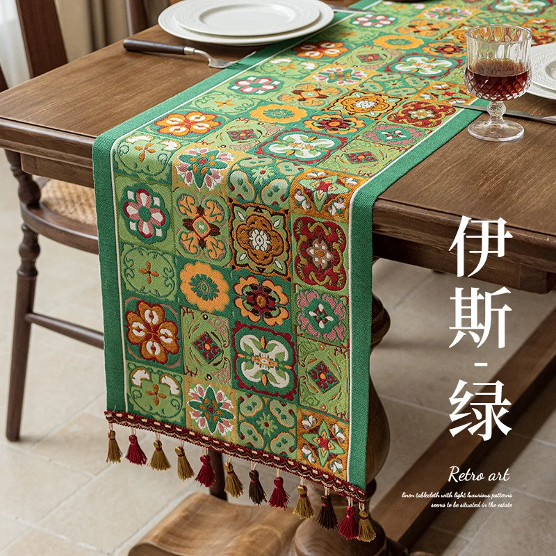 

Скатерть из полиэстера с кистями