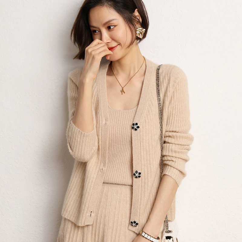 2022 Women's Autumn/Winter New V-neck Cardigan Fashion Versatile Cashmere Sweater Loose And Comfortable Pull Out A Sweater Top