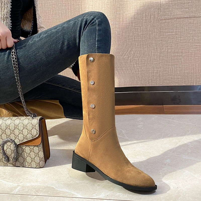 

Сапоги Челси до середины икры, женская зимняя обувь, новинка 2022, дизайнерские замшевые высокие сапоги, повседневные сапоги на среднем каблу...