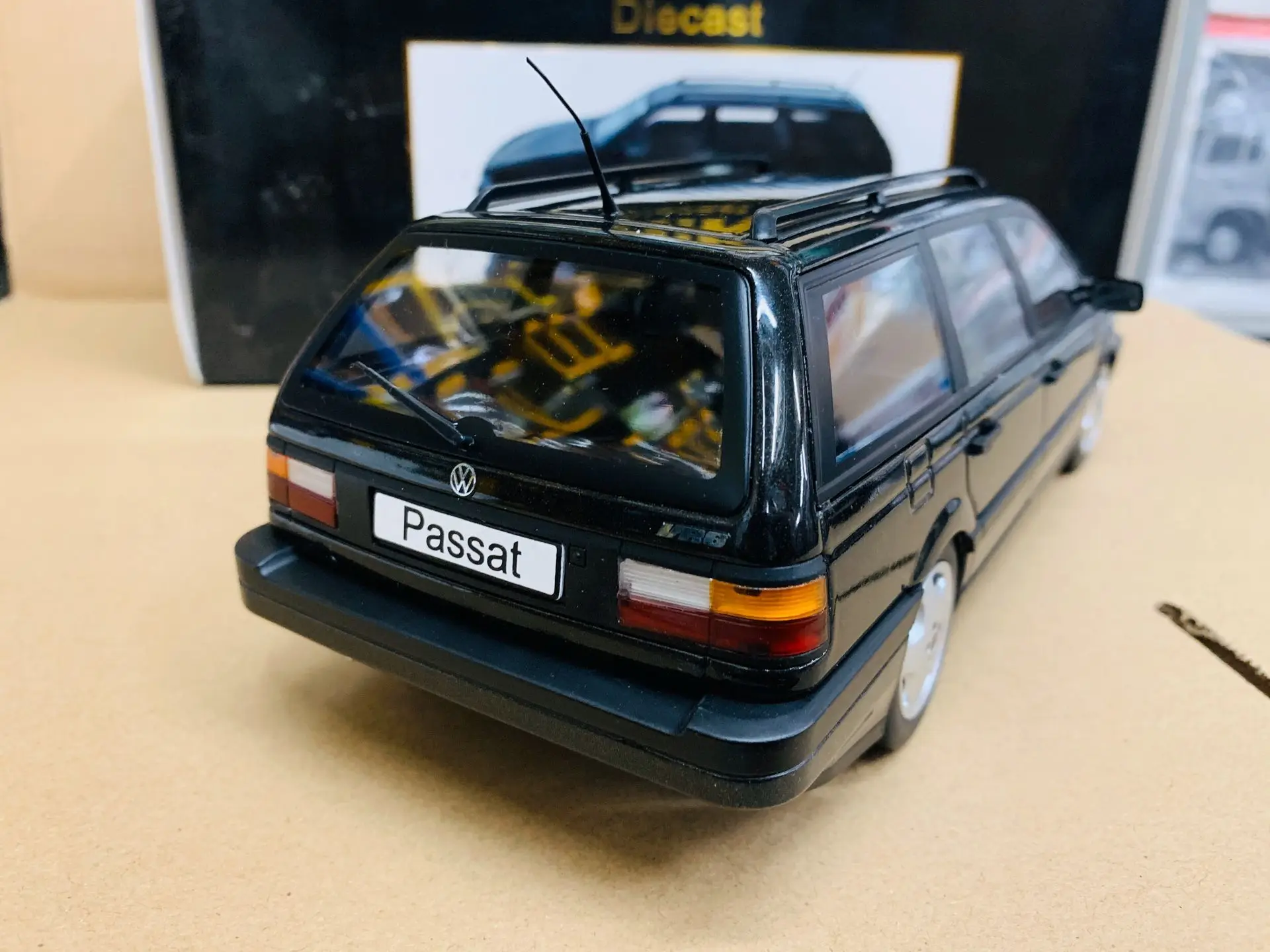 Модели KK Passat B3 Estate VR6 1/18 литые модели автомобилей в коробке |