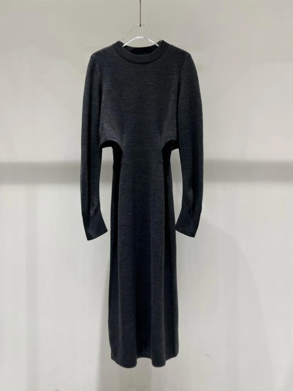 Northman 2024 зимнее новое универсальное облегающее талию трикотажное платье с