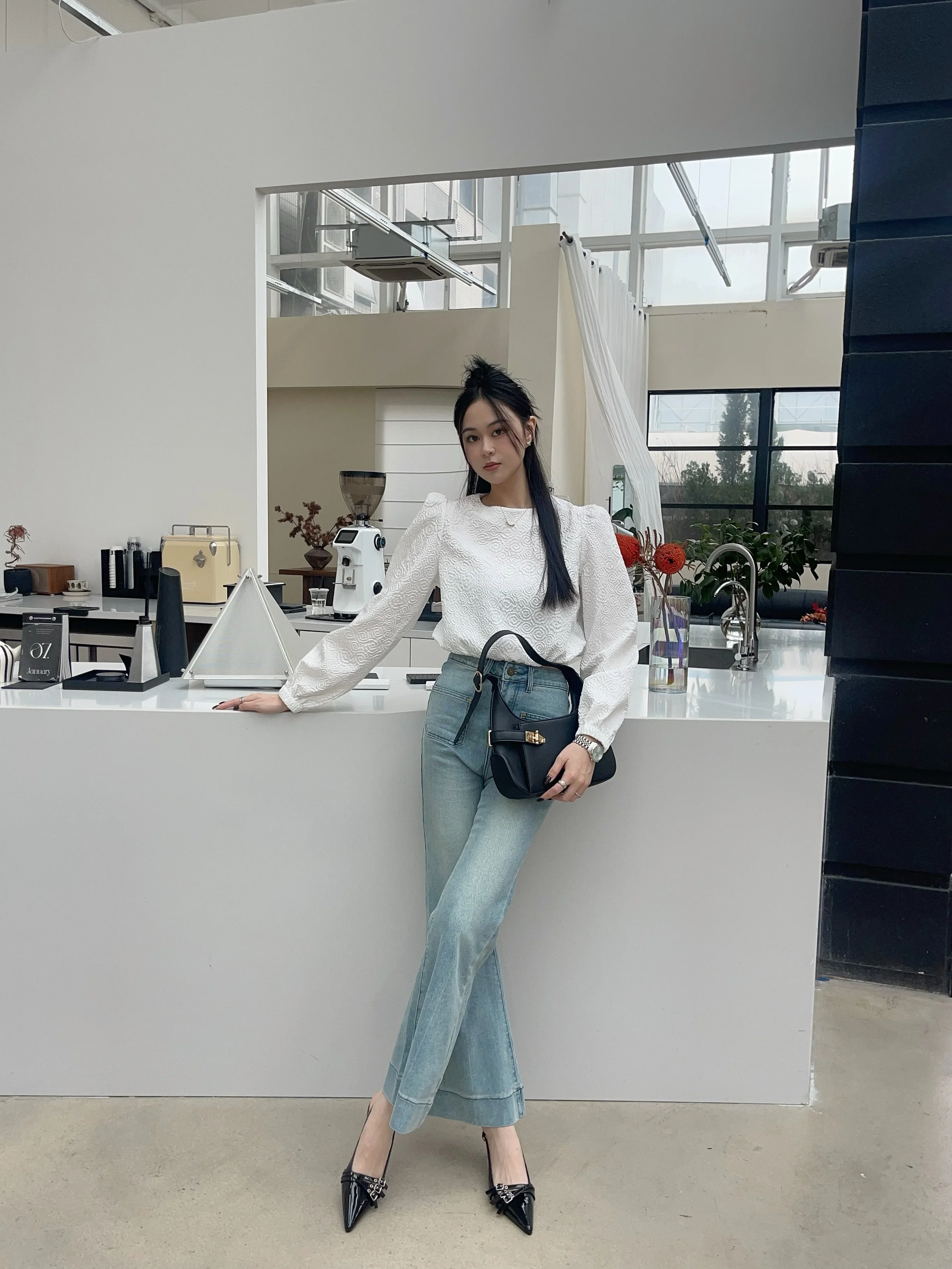 2024 новые модные сандалии с острым носком женская обувь ремешком на спине