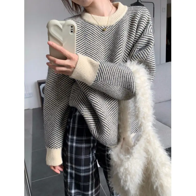 

Autumn Winter Knitted Sweaters Women Striped Print Loose Round Collar Pullovers Fashion Vintage Tops Female Pull Femme T736
