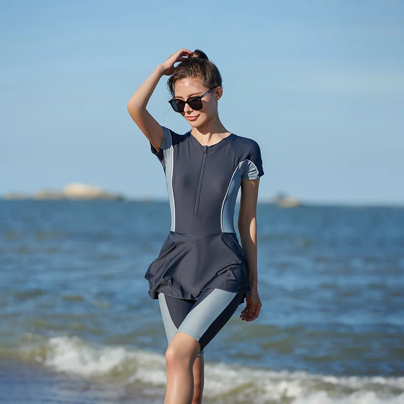 

2023 Newest Women One Piece Swimming Suit Short Sleeves Padded Beach Sports Wear Knee High Swimwear Rashguards Femmale