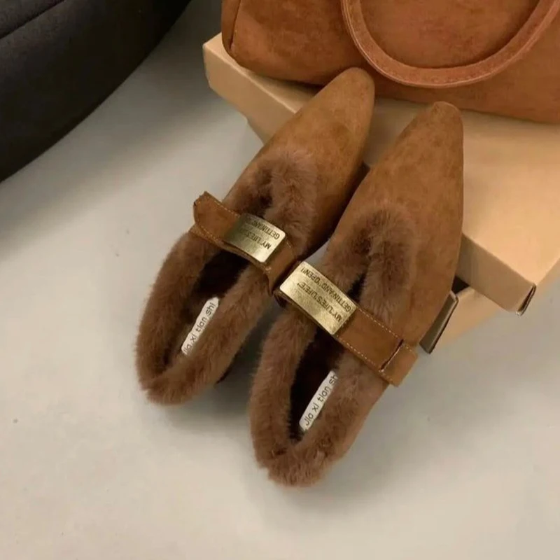 Туфли на плоской подошве с леопардовым мехом. Повседневные дизайнерские туфли