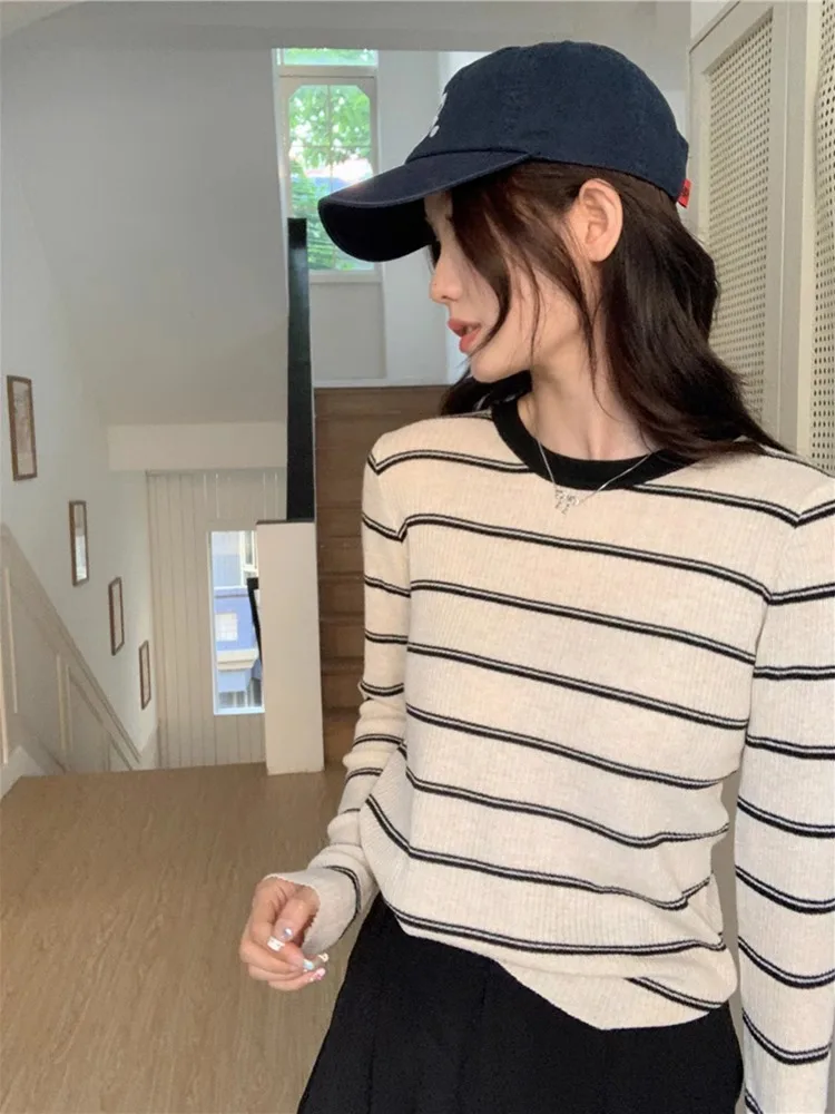 Женский вязаный свитер в полоску осень и зима 2024 новый маленький облегающий крой