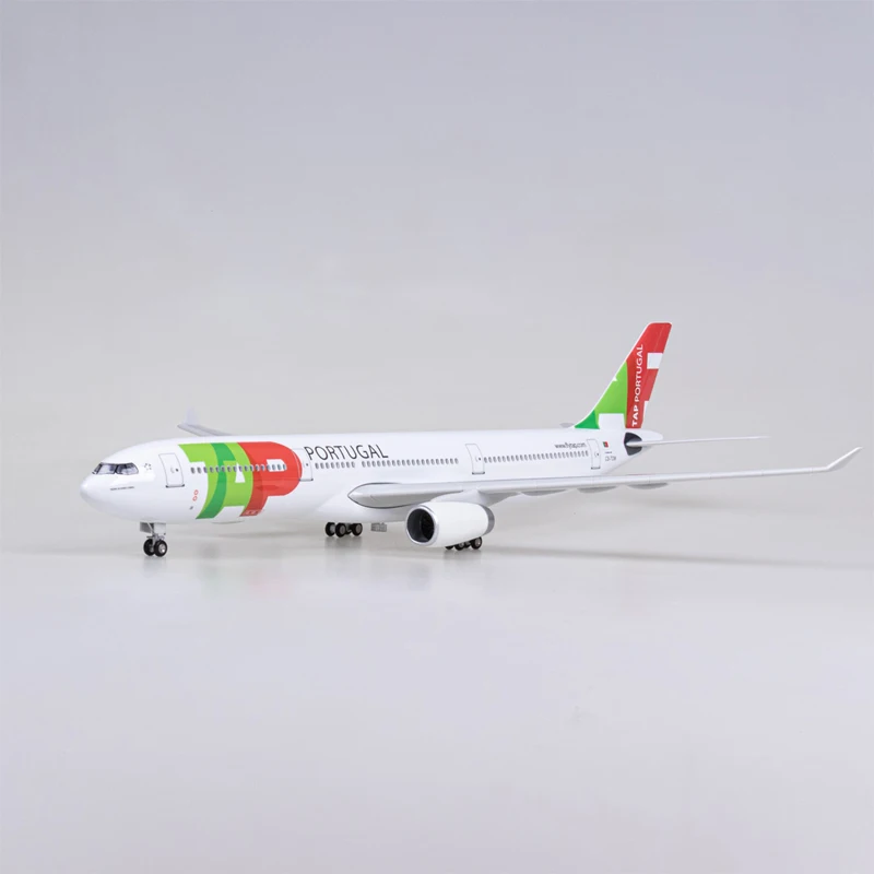 

47cm 1:135 Scale Portugal Airline A330 Simulation Resin Aircraft Model Gift with Wheels and Lights