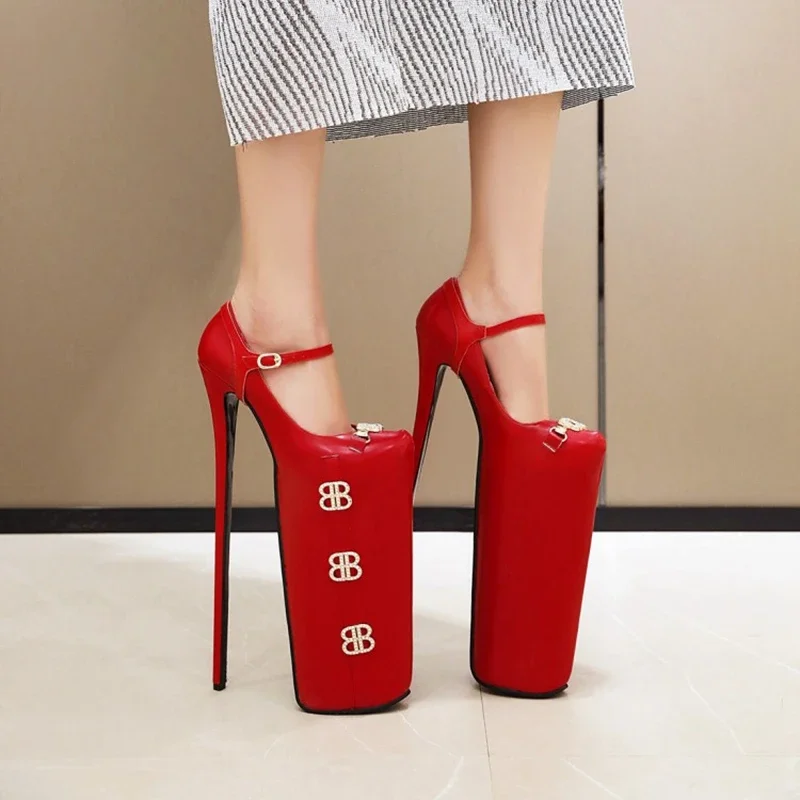 Рисунок 6 - Женские туфли-лодочки на высоком каблуке 30 см