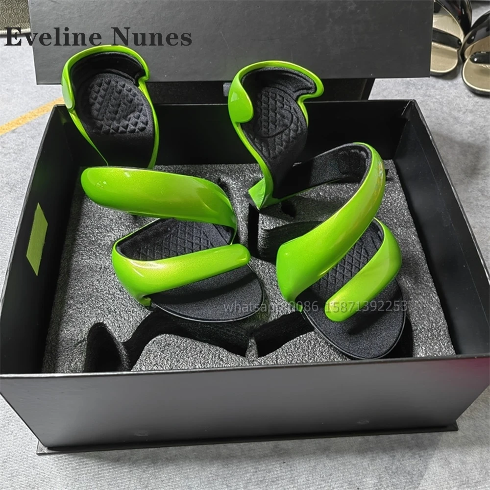 Сандалии в странном стиле со змеиным принтом открытый носок без застежек боковые