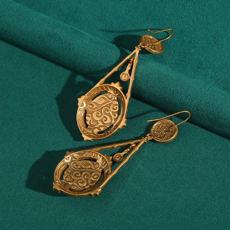 Винтажные антикварные золотые серьги цвета камеи розовые висячие рельефные с