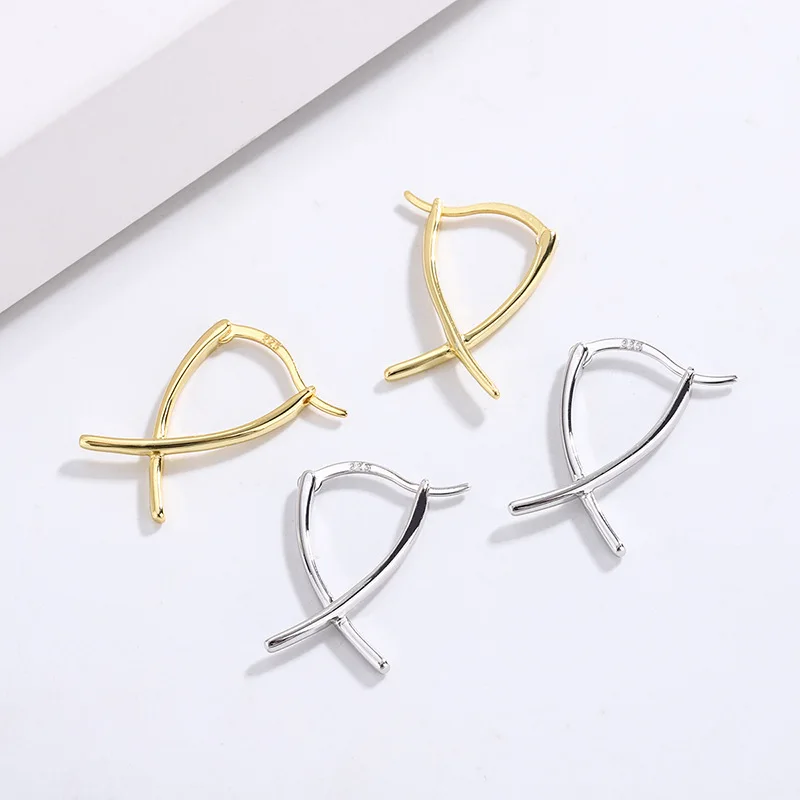 

2023 Japan and South Korea S925 Silver Simple Line Cross Earrings Women's Vintage Fashion Earrings Hip Hop Earrings Trend