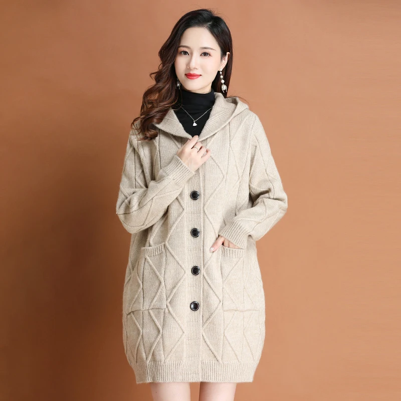 Женское трикотажное пальто с капюшоном бежевого серого и верблюжьего цветов