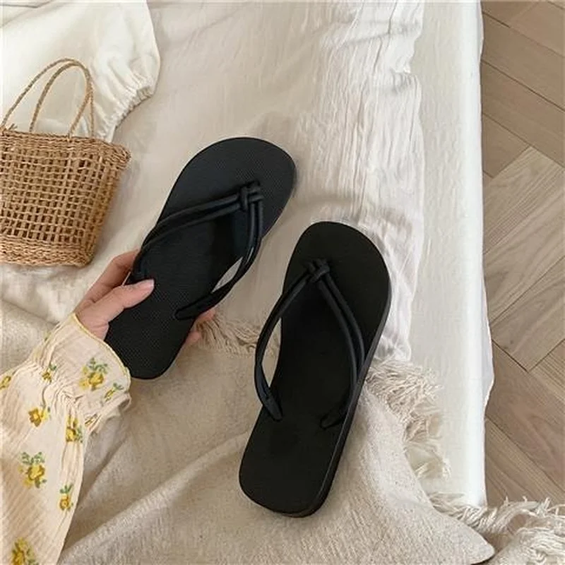 Korean style ins fashion casual flip-flops female summer wear non-slip bath flip-flops sandals beach shoes