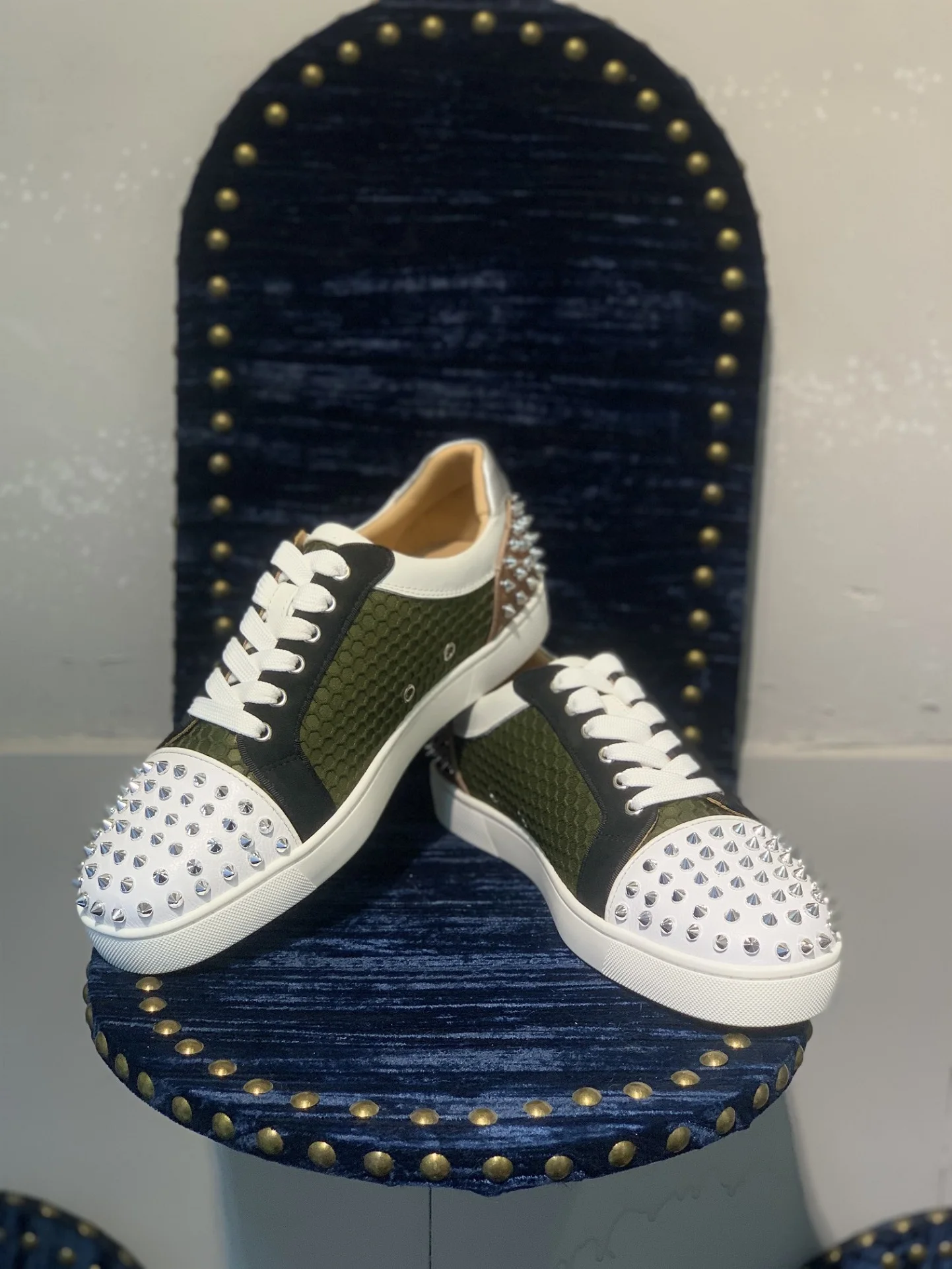 

Мужские модные повседневные Красные кроссовки с шипами