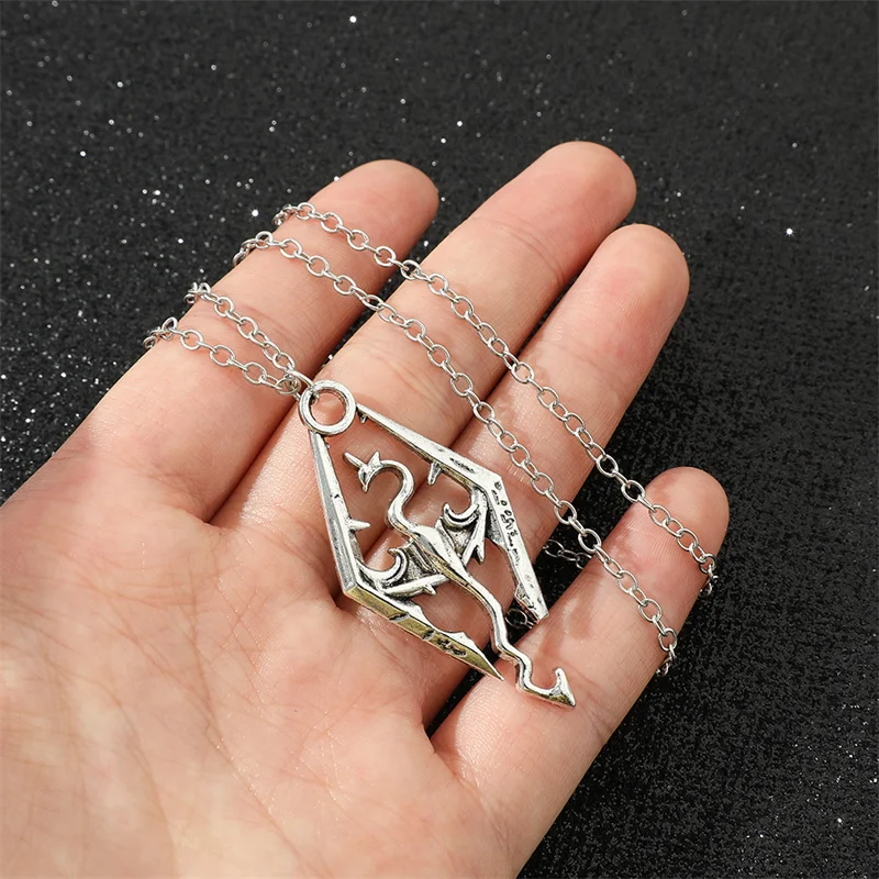 Женское Ожерелье с изображением черепа и Сатурна |