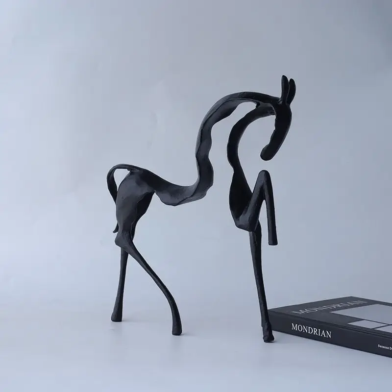 

Статуэтка лошадь из алюминия