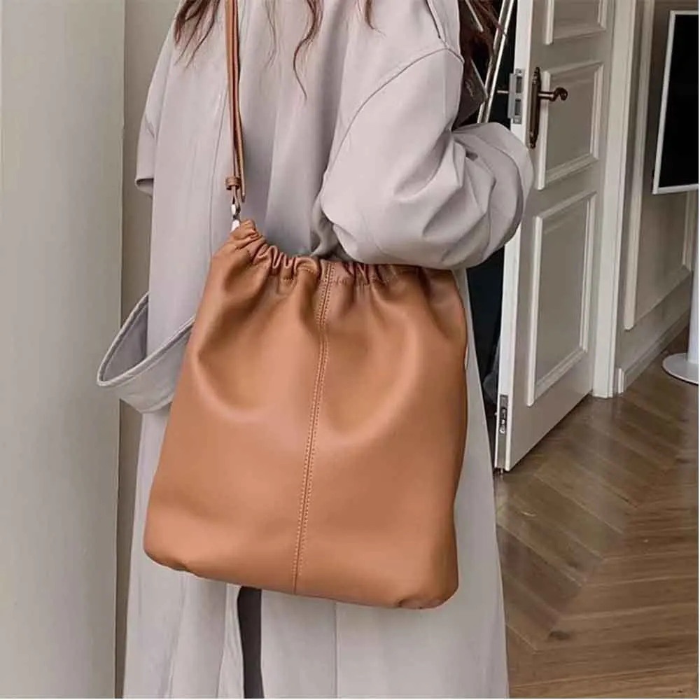 

Женская сумка-мешок из мягкой воловьей кожи, с завязкой