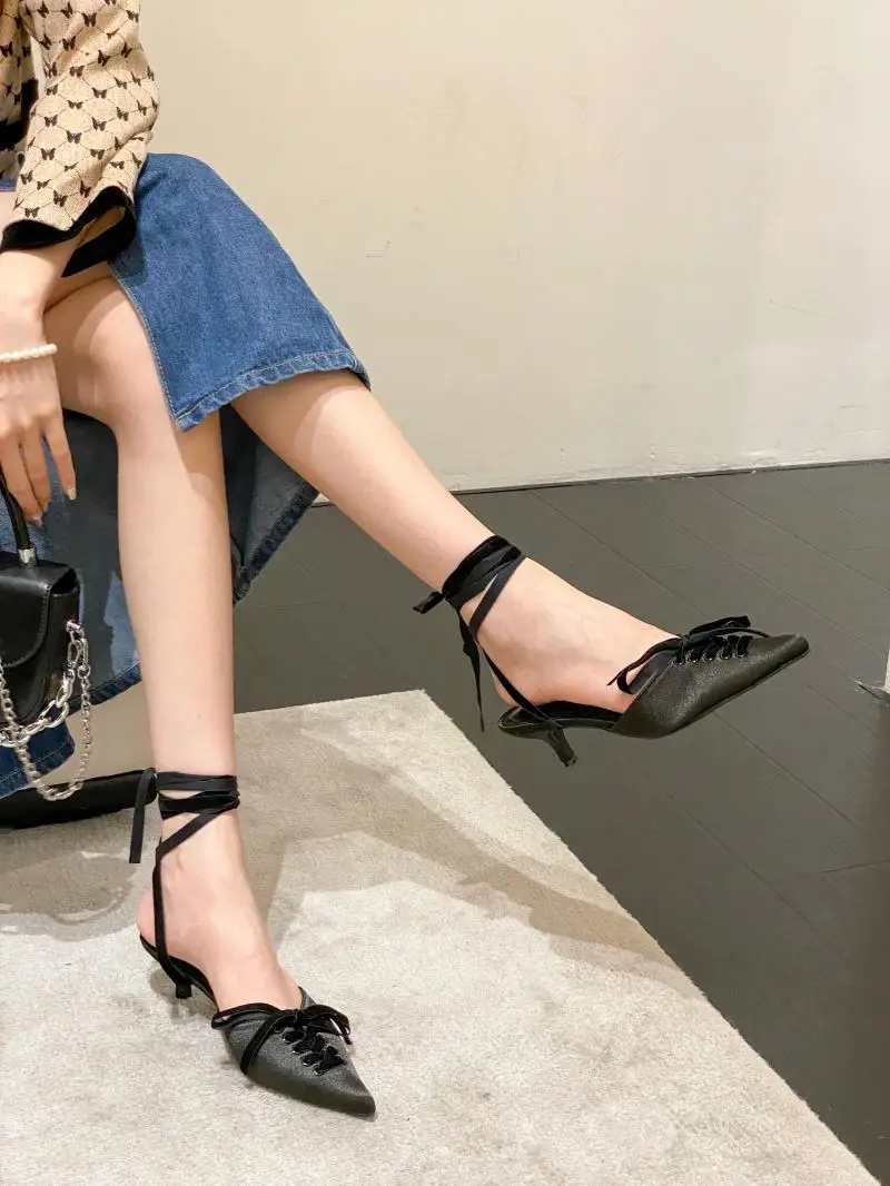 

Женские сандалии из натуральной кожи, на тонком высоком каблуке, с острым носком