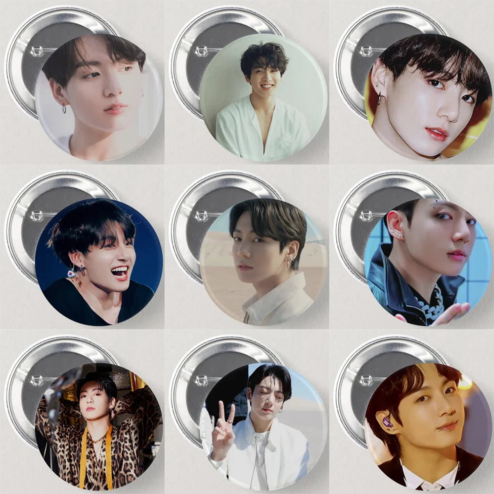 58 мм JUNGKOOK булавки значки Bangtang мальчик JK булавки броши Женщины очаровательные ювелирные изделия для сумок ткань футболки Декор KPOP хип-хоп веер подарок