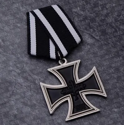 Немецкая медаль рыцаря дуба в стиле второй мировой войны