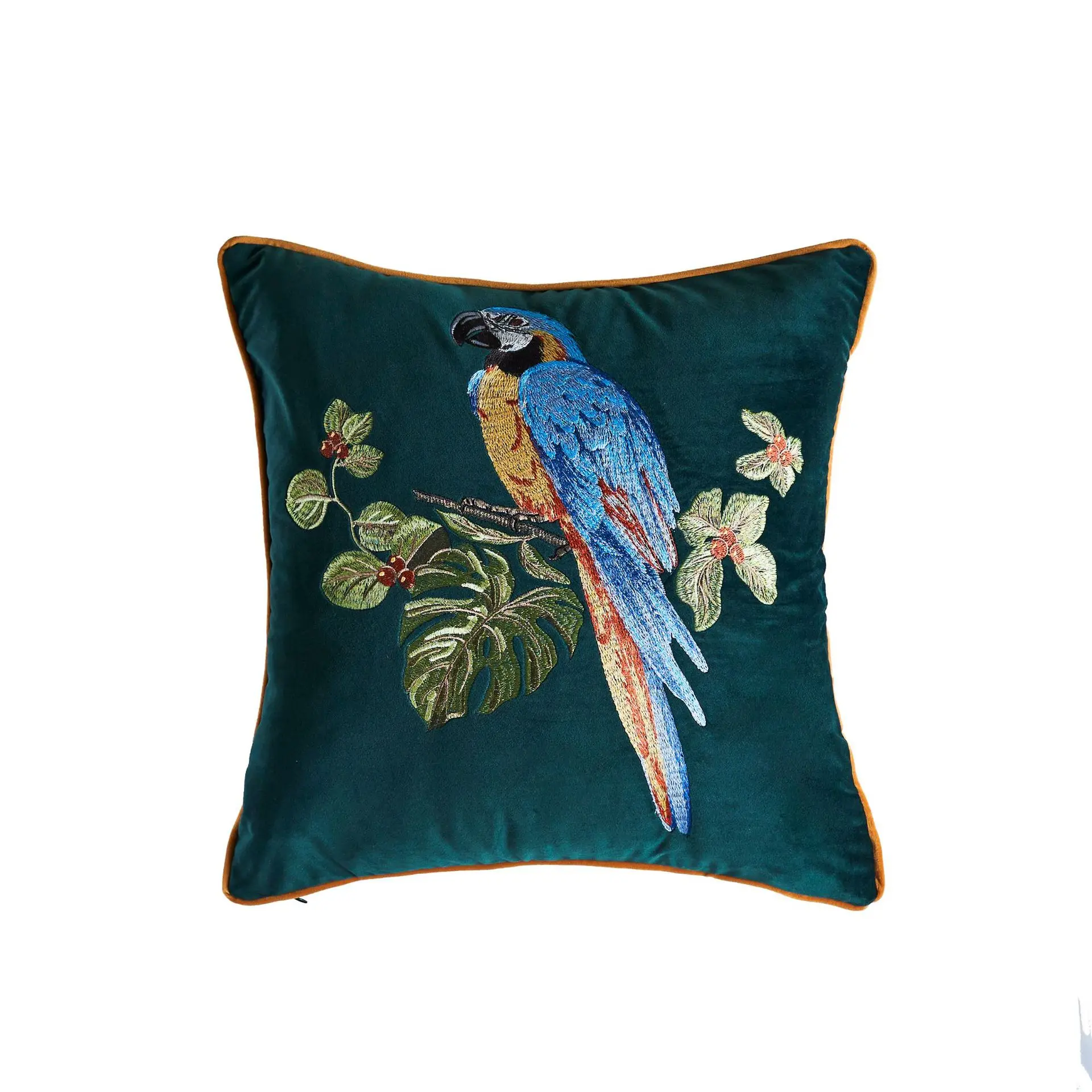 

Плюшевая наволочка с вышивкой попугая и леопарда