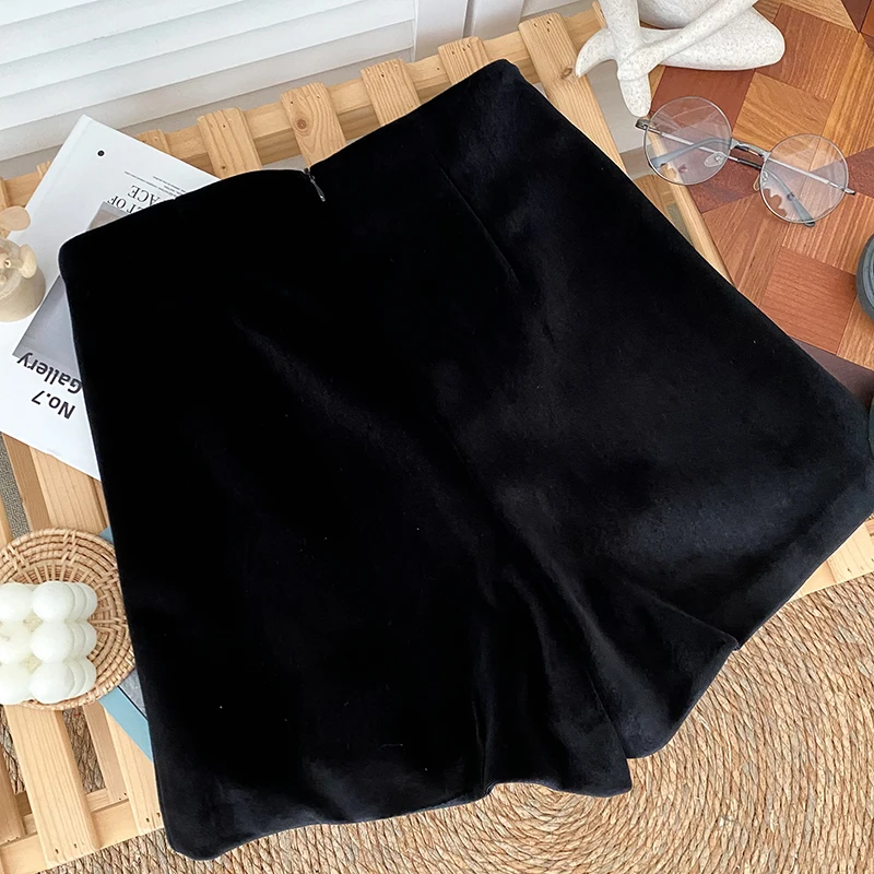 Golden Velvet Black High Waist Shorts For Women Autumn Winter Temperament Double Breasted Wide Leg