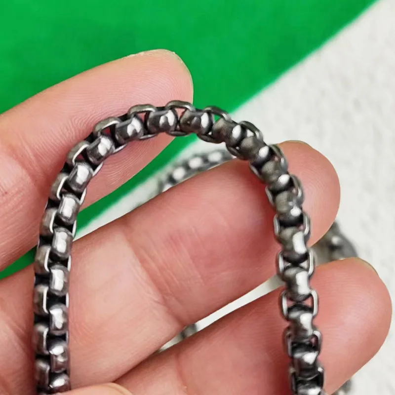 Цепочка для кошелька с титановым карабином