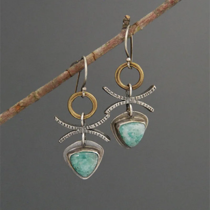 

Vintage Punk Irregular Metal Personality Earrings Ladies Mechanical Dangle Earrings Set with Green Stone Jewelry