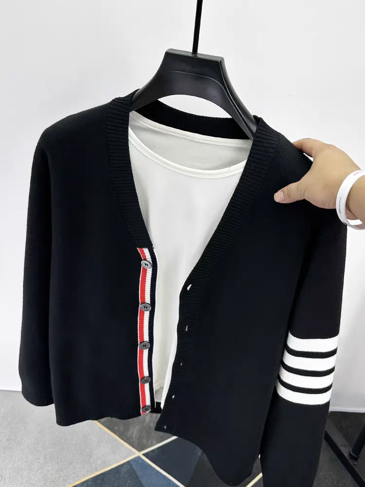 Вязаный мужской кардиган с v-образным вырезом