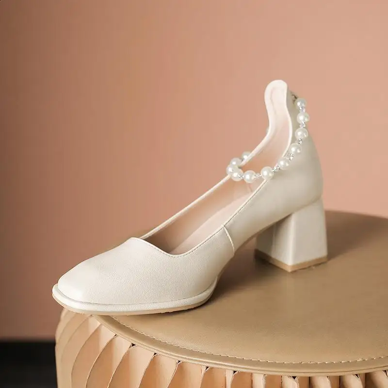 Туфли женские на квадратном каблуке в африканском стиле