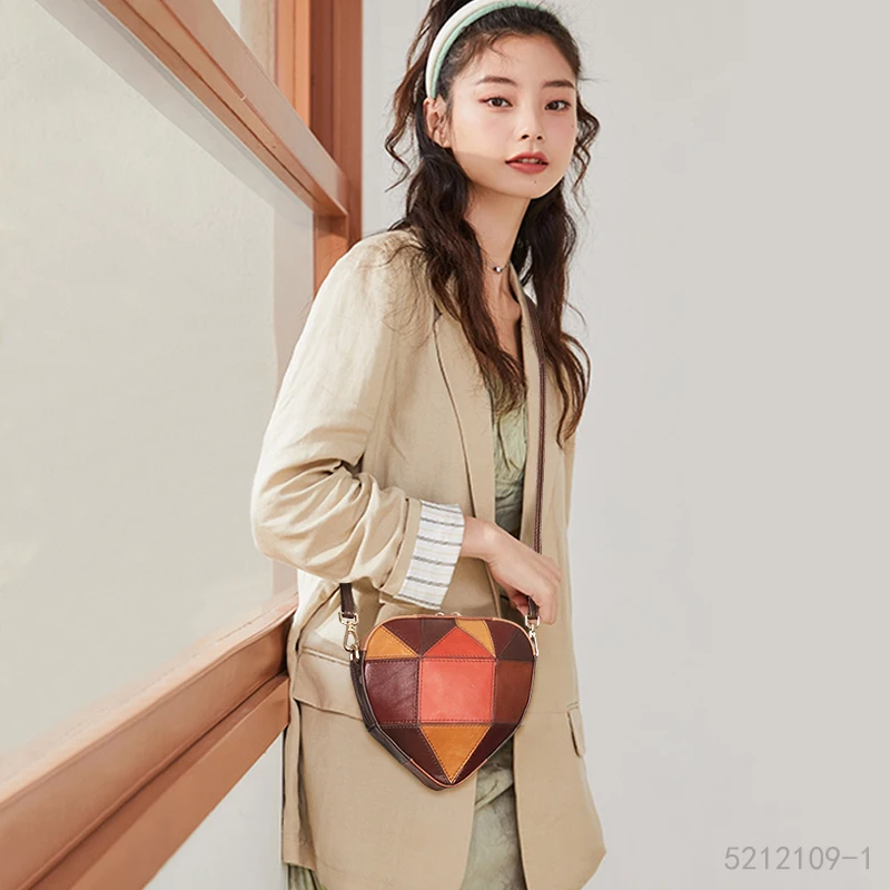 Сумка на цепочке с сердечками Love Женская Модный милый мессенджер через плечо из