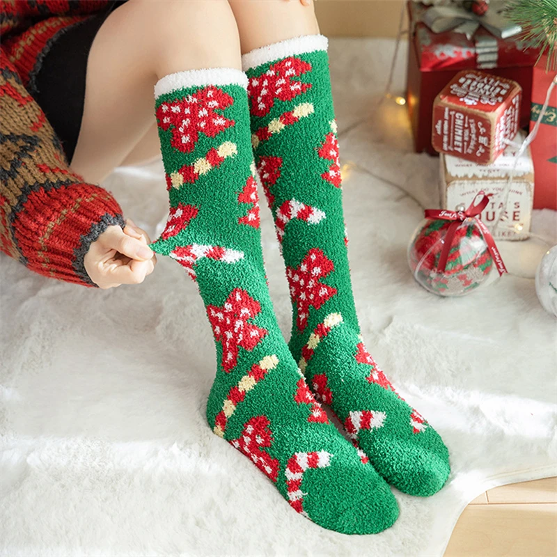 

Рождественские Пушистые Теплые Носки с рисунком Санта-Клауса, кораллового цвета, бархатные носки для пола, мягкие зимние теплые длинные носки для женщин, мужчин, пар