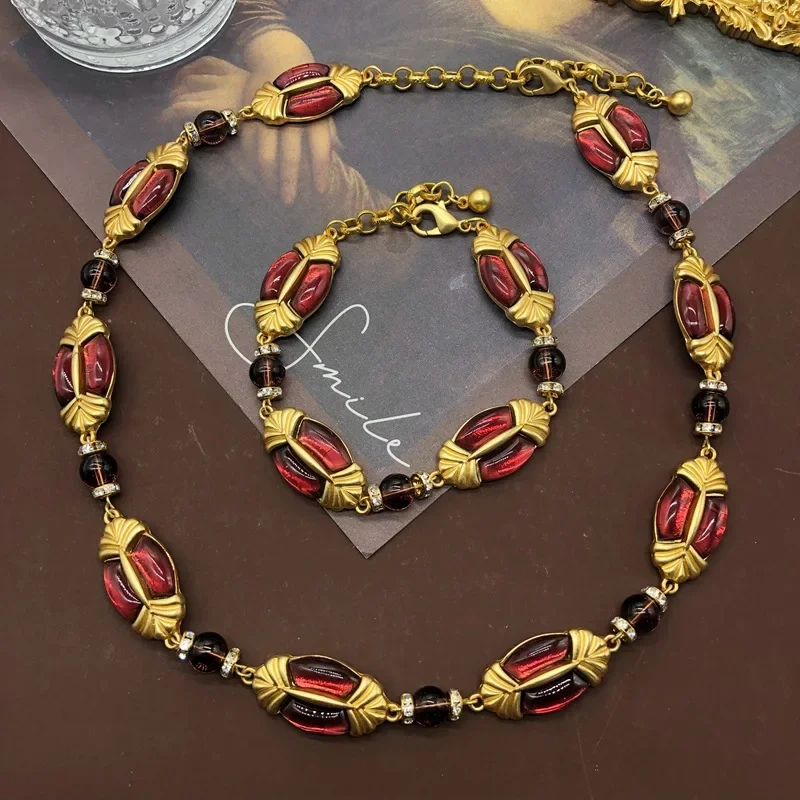 Элегантный винтажный дворцовый стиль красный орнамент жемчужное ожерелье