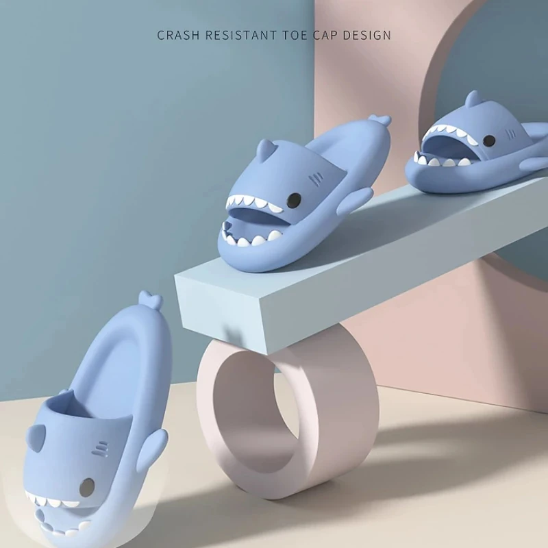 Летние мужские шлепанцы с изображением акулы