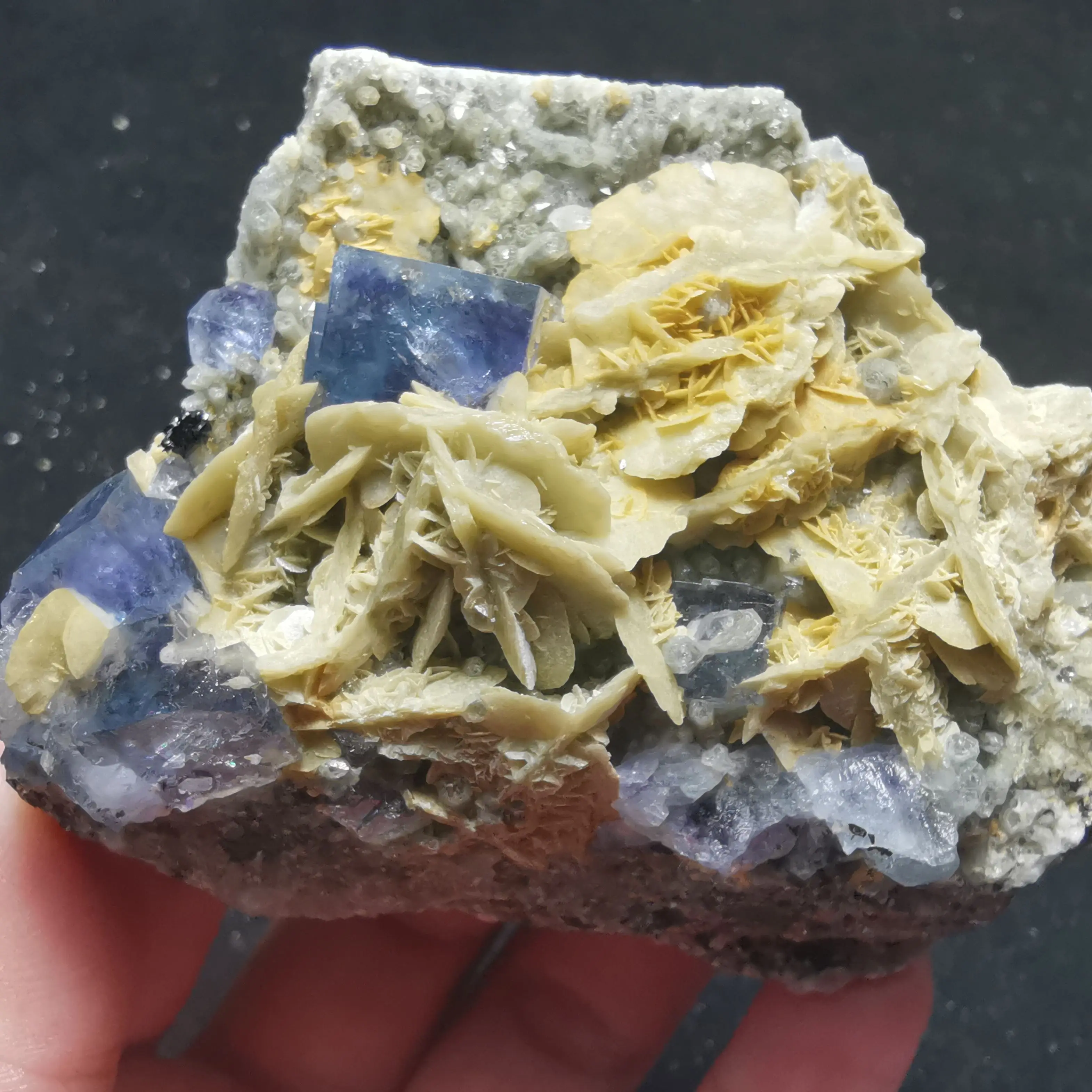 

135gNatural rare blue purple fluorite and mica associated mineral specimen stone and crystal healing energy CRYSTAL QUARTZ GEM