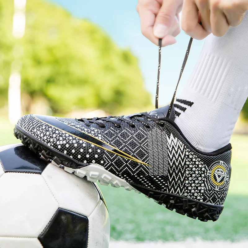 Professional Turf Soccer Shoes Men Kids Non-Slip Training Football Boots Men Soccer Cleats Futsal Football Shoes Boys Sneakers