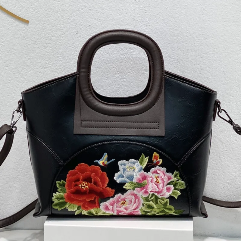 

Party Handbags 2021 Winter New Retro National Wind Embroidery Portable Messenger Shoulder Handbag Original Design Authentic