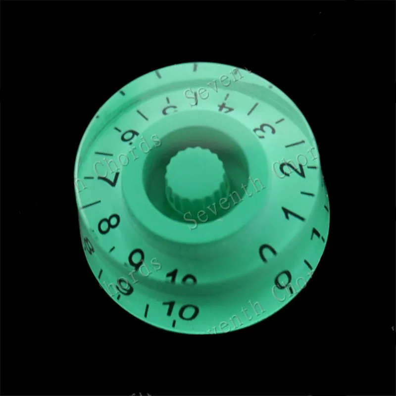 Зеленые регуляторы громкости и тембра для электрогитары