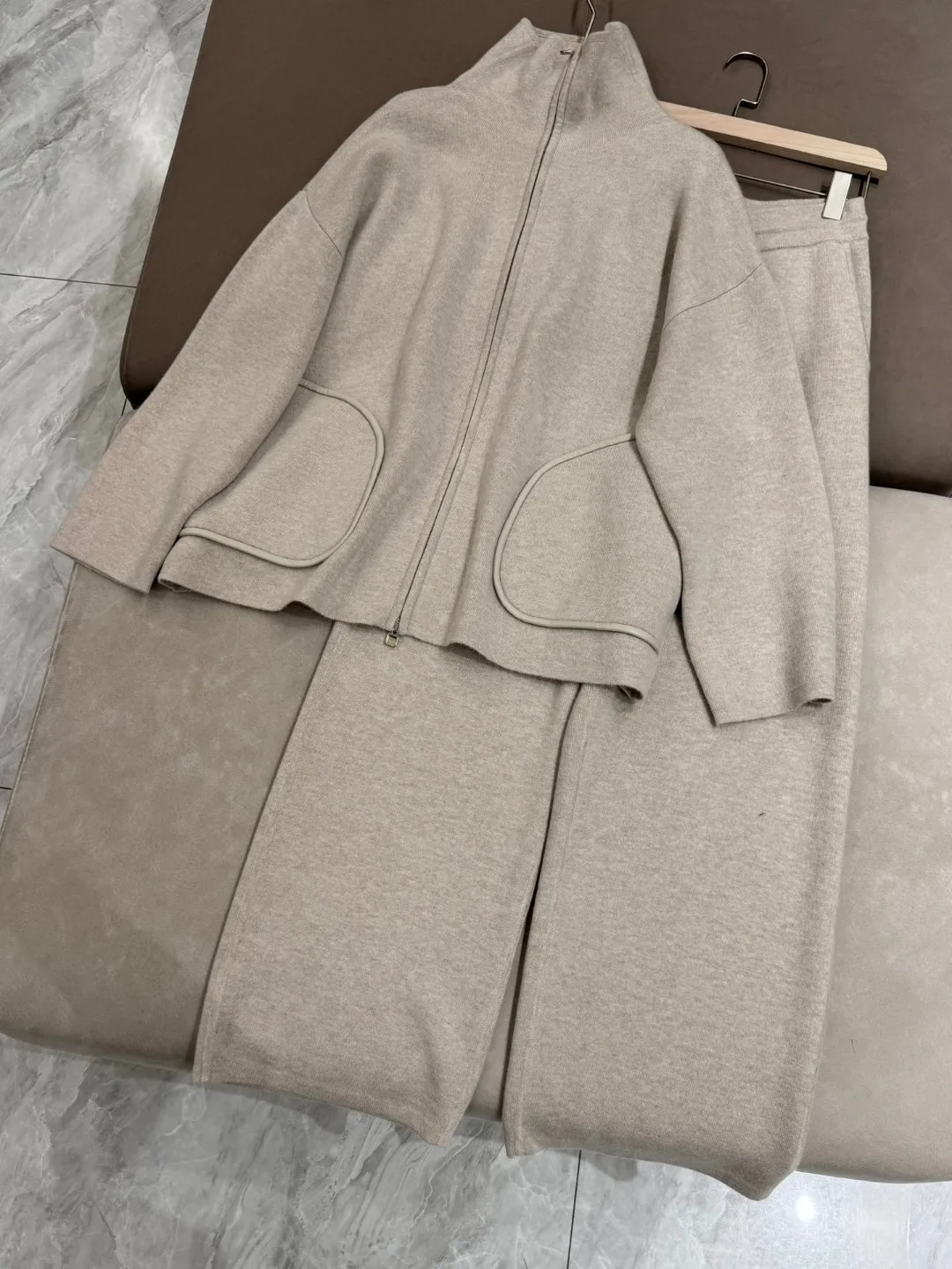 Женский брючный костюм из натурального кашемира