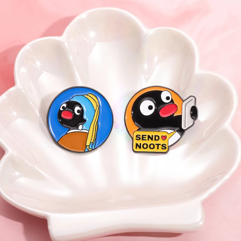Funny Cartoon Baby Penguin Brooch Enamel Pins Creative Oil Painting Design Send Noots Brooches Lapel Badge Cute Jewelry Gift