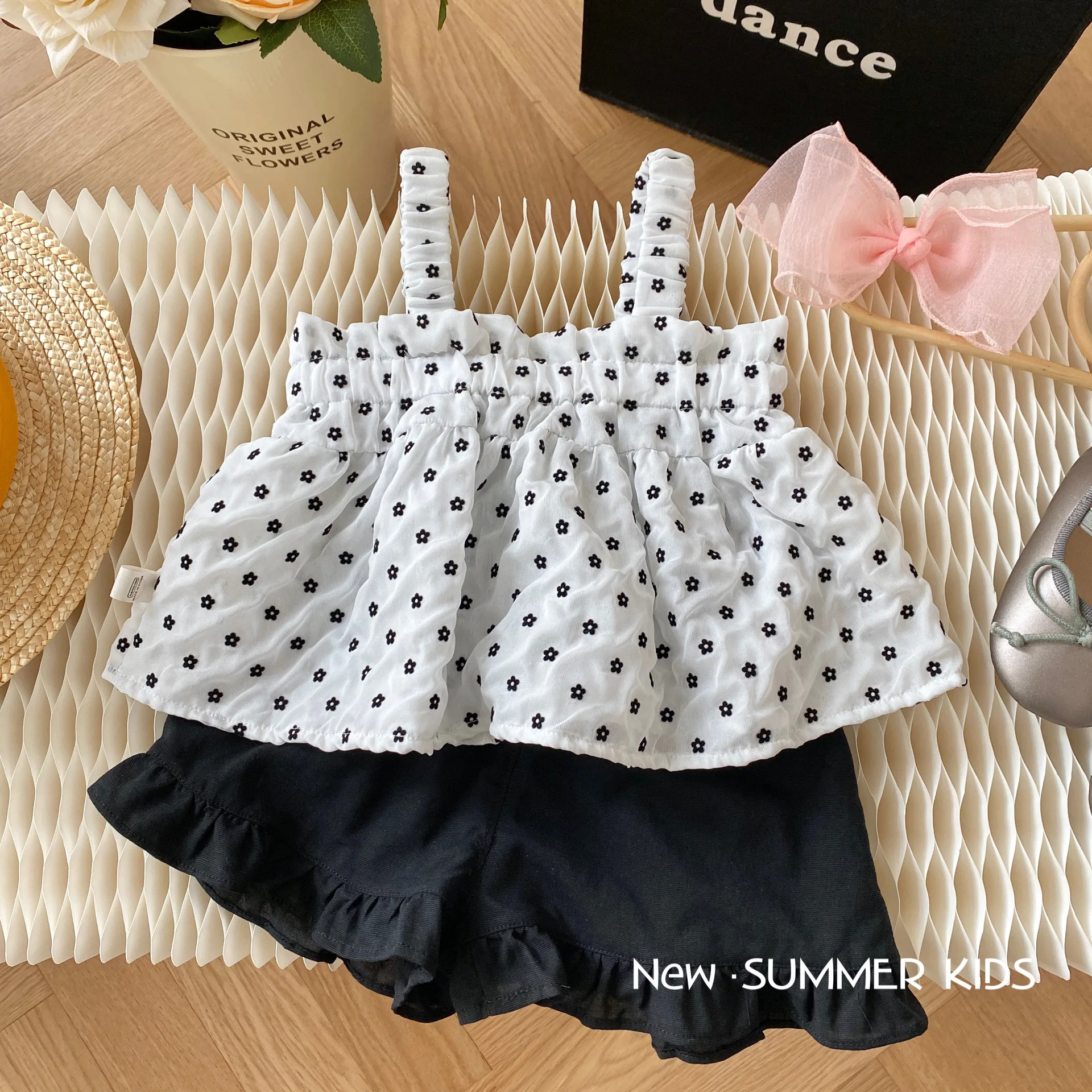 

Korean Style Dot Casual Fashion Baby 2 Piece Sets Straped Sleeveless White Tops Black High Waist Kids Infant Shorts