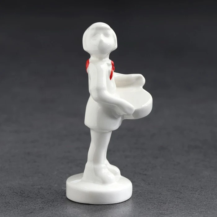 Статуэтка фарфоровая &quotПионерка&quot авторская роспись 7723308 |