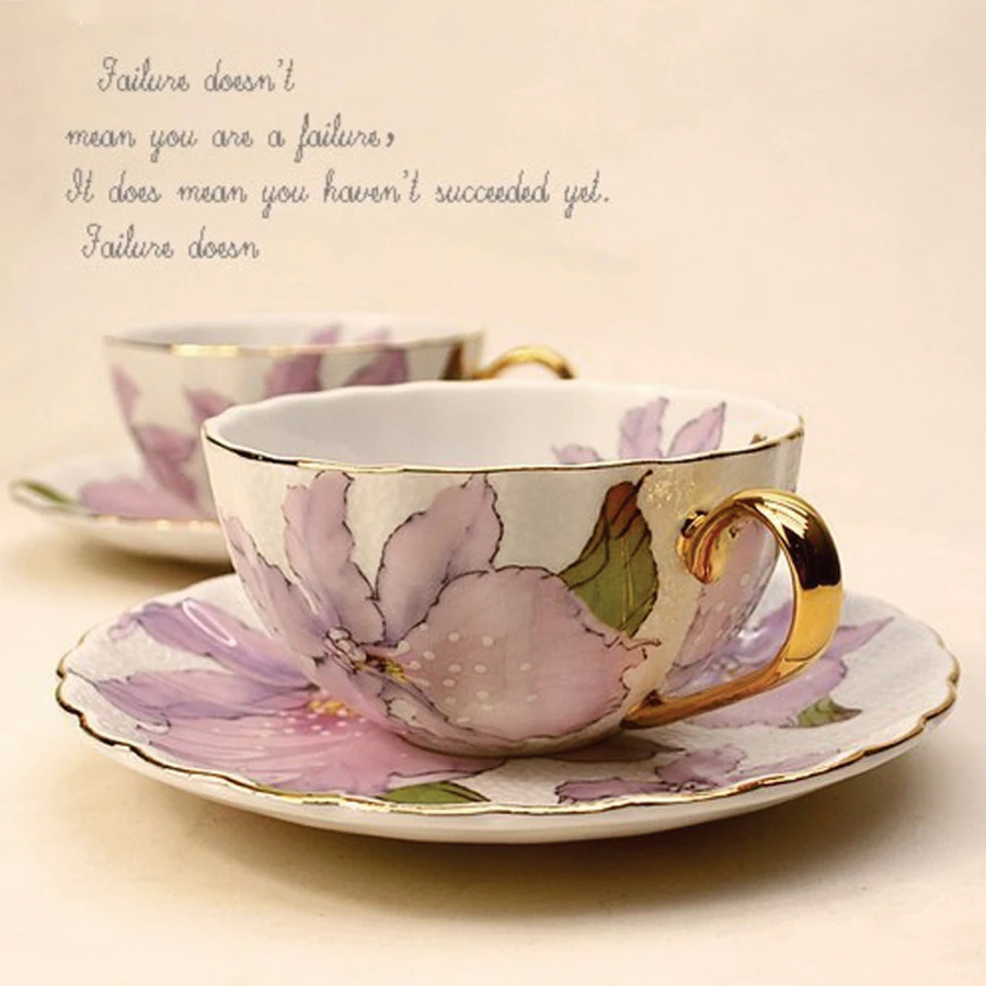 

Креативные красивые кружки, кофейная чашка, сервис для эспрессо, винтажная многоразовая чайная чашка из костяного фарфора, роскошная фарфо...