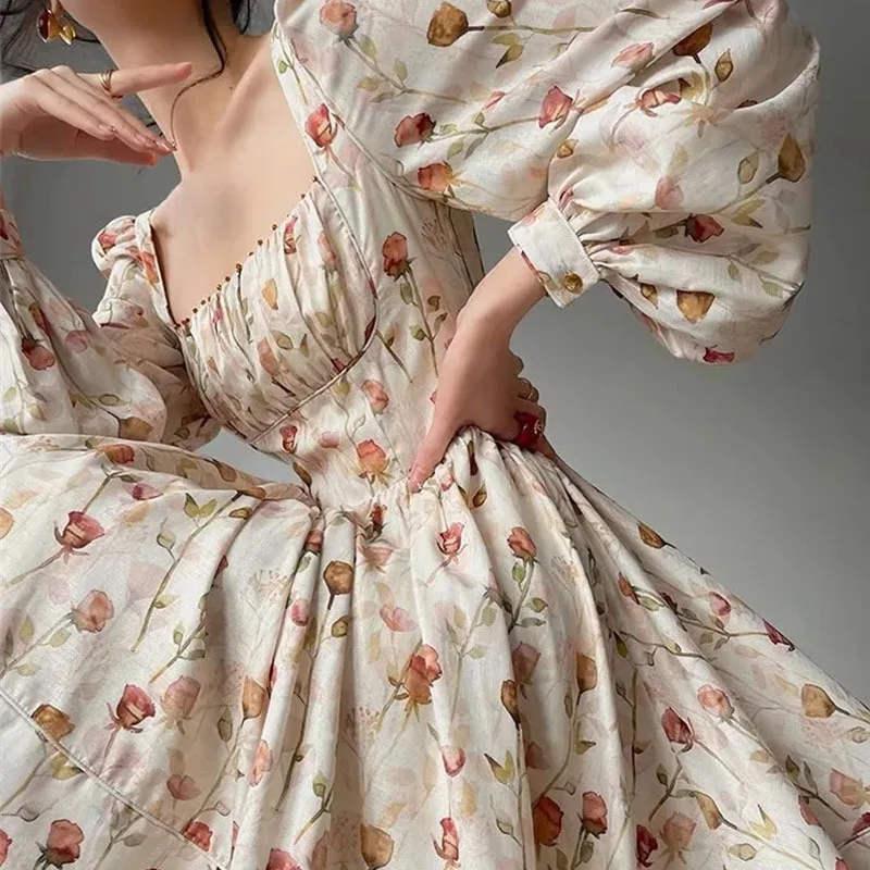 

Женское мини-платье с длинным рукавом, квадратным вырезом и цветочным принтом