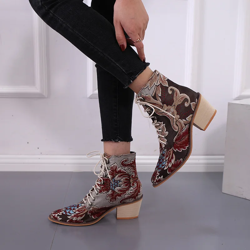 Retro Women's Martin Boots Embroidery Print Ankle Boots Pointed Toe Short Boots Fashion Frenulum Casual Shoes botas de mujer