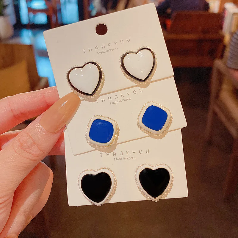 

Enamel Heart Stud Earrings for Women Black Color Love Couple Gifts Trendy Korean Simple Cute Romantic Jewelry Accessories Ear