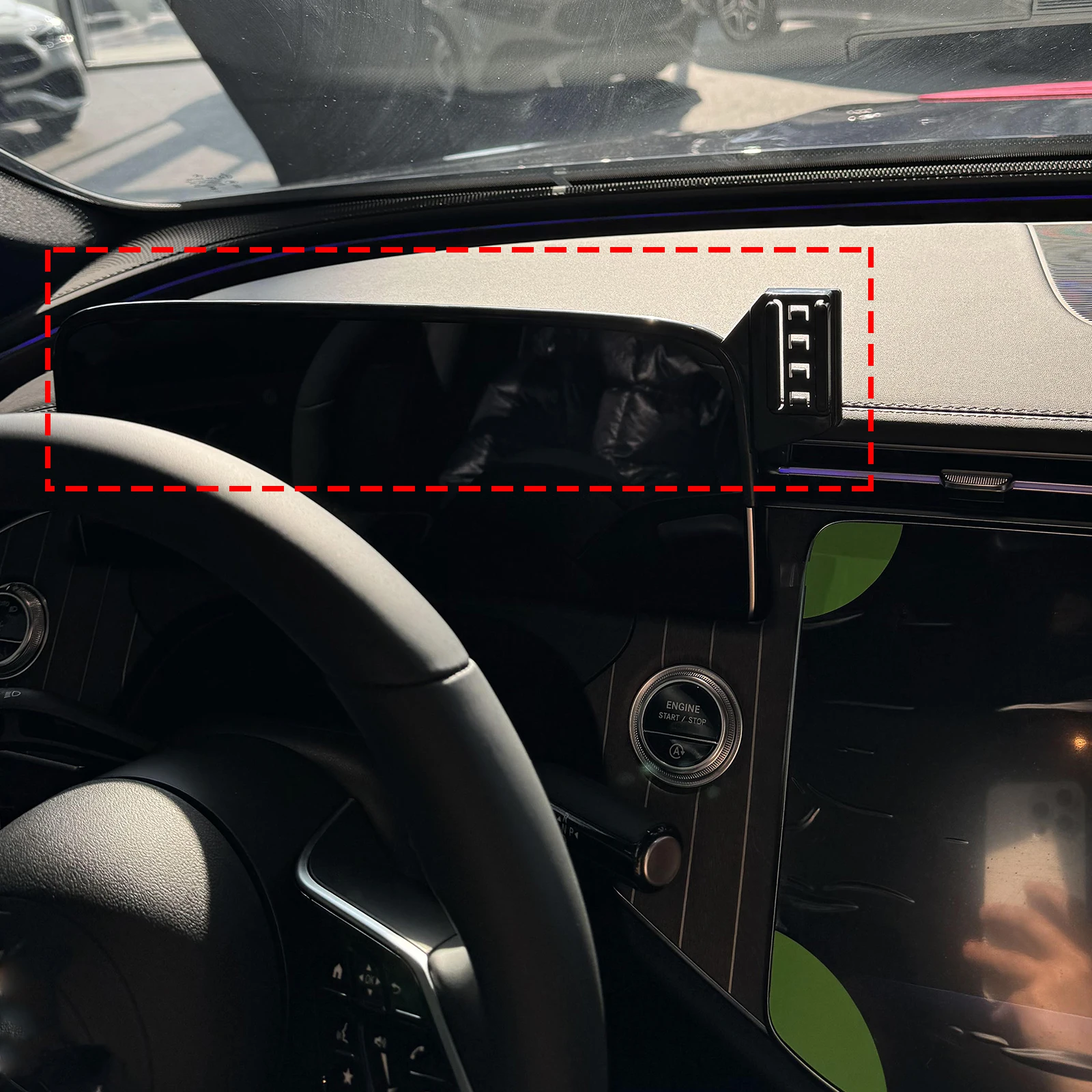 Фото Подходит для Mercedes-Benz E-Class 2024, 2025 E Class W214 ​ ​   Автомобильный держатель телефона, кронштейн для крепления экрана приборной панели, простая установка №2